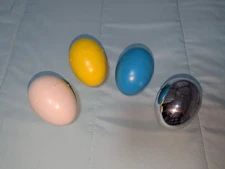 Vintage L'eggs Eggs Set Of Four Silver Blue Yellow White Empty