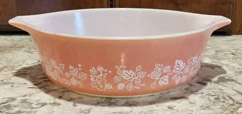 Vintage Pyrex 471   White Gooseberry Print on Pink   1 Pint Casserole  USA