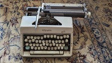 Olympia de Luxe SM9 Vintage Manual Typewriter thumbnail