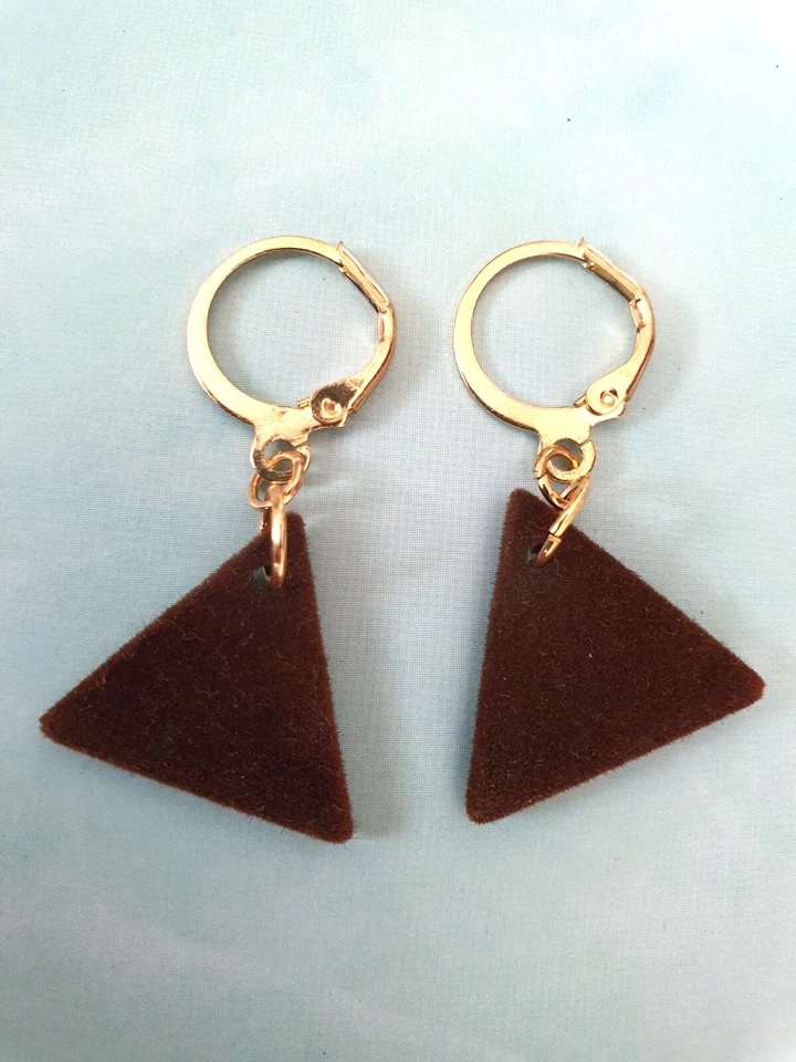 Huggie, Creolen-goldfarben mit Anhänger, Handarbeit, jedes Paar ein Unikat - Bild 3 von 4