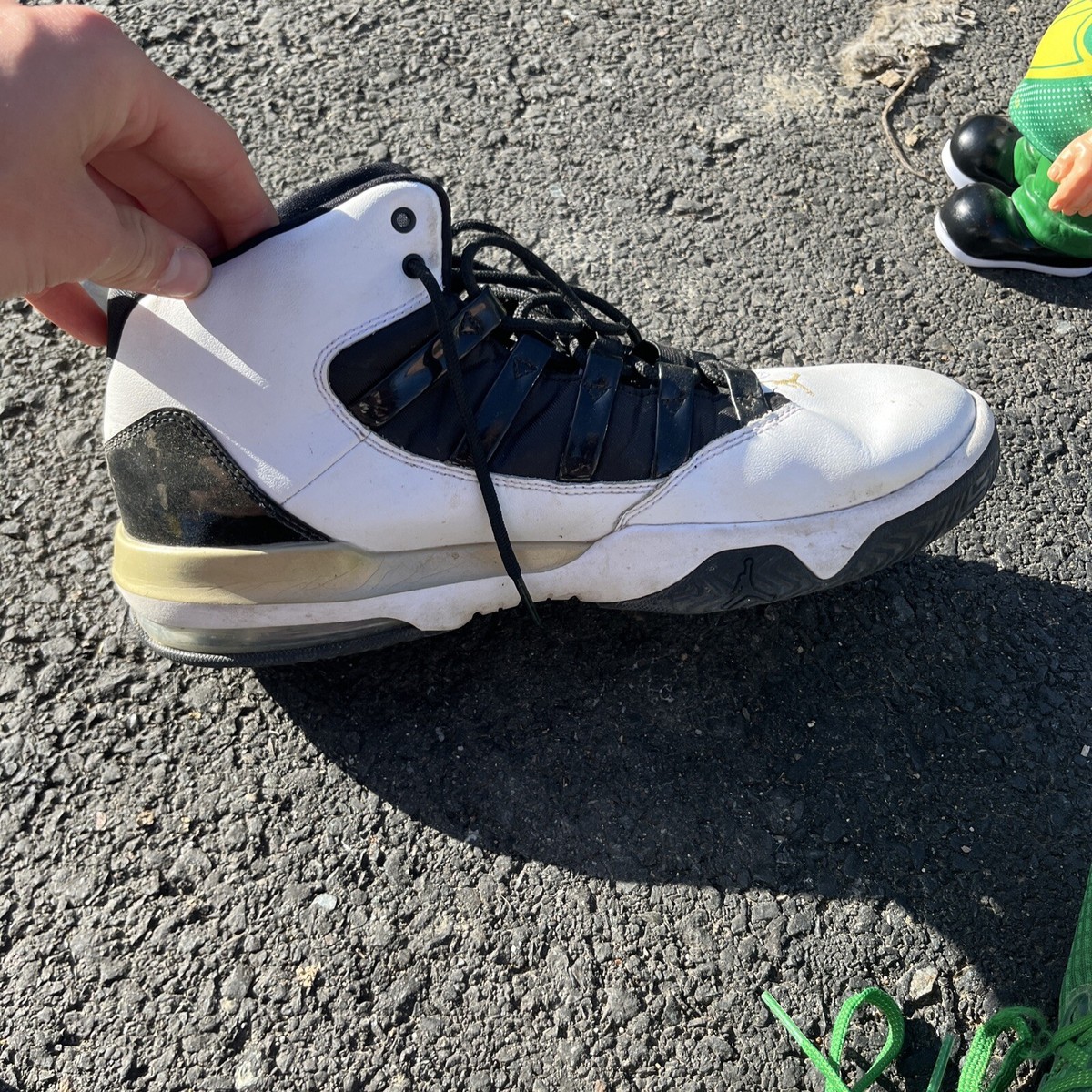 jordan max aura white black gold