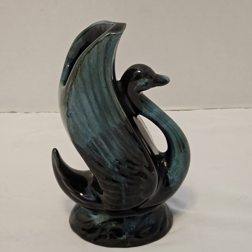 Vintage Blue Mountain Pottery SWAN VASE Green Blue Glaze 8” Tall BEAUTIFUL ✨️ - Picture 9 of 17