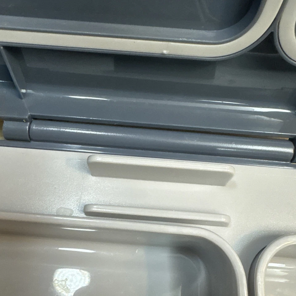 Fiambrera gris reutilizable CONSTRUIDA 3 contenedores de alimentos extraíbles y soporte de teléfono incorporado Foto 4 de 4