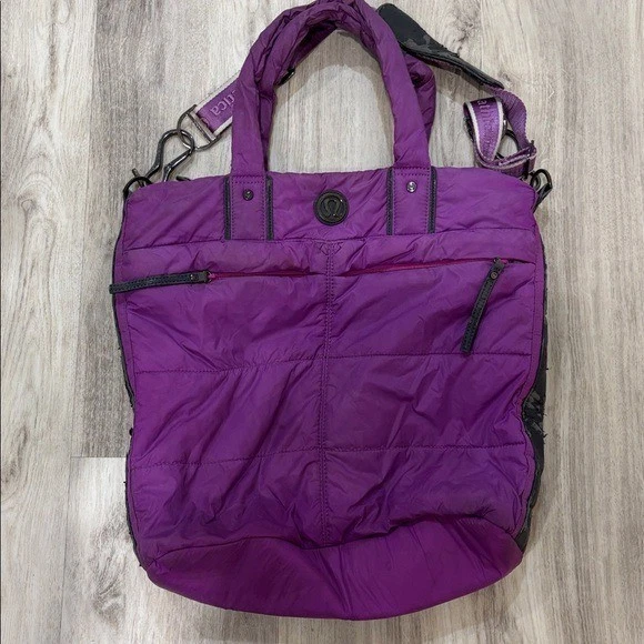 Bolso de Lona Lululemon Bon Voyage Púrpura Bolso para Mujer Gimnasio, Bolsa para Pañales Foto 2 de 4