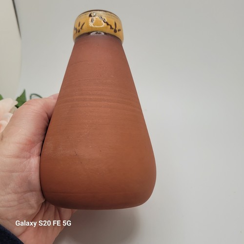 VINTAGE Bud Vase Handcrafted Small Brown Red Clay Pottery Signed - Picture 10 of 13