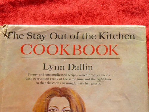 1968 Lynn Dallin STAY OUT OF THE KITCHEN COOKBOOK Orig Slipcase H/C 367 Pages - Bild 2 von 8