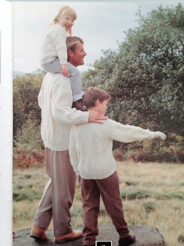 THE ARAN COUNTRY COLLECTION, Designs for all the Family - Knitting Pattern Book - Picture 3 of 9