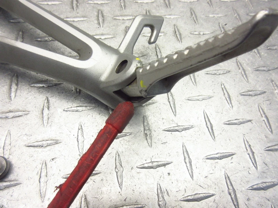 06 07 Suzuki GSXR 750 GSXR750 GSXR600 2007 estribo pasajero izquierdo Foto 2 de 4