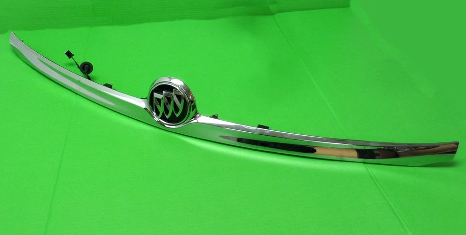 Spoiler labial traseiro moldado cromado fabricante de equipamento original 90804050 2014-2015 Buick lacrosse - Imagem 2 de 4