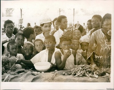 1977 Luanda Market Capital Angola Fresh Pineapple Children Bargain Photo 8x10