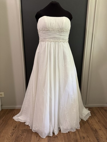 David's Bridal Ivory Chiffon A-Line Wedding Dress with Beads 18W Style 9V9743 - Picture 5 of 24