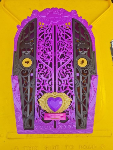 Monster High Skulltimate Secrets Monster Mysteries Storage Locker - Picture 1 of 7