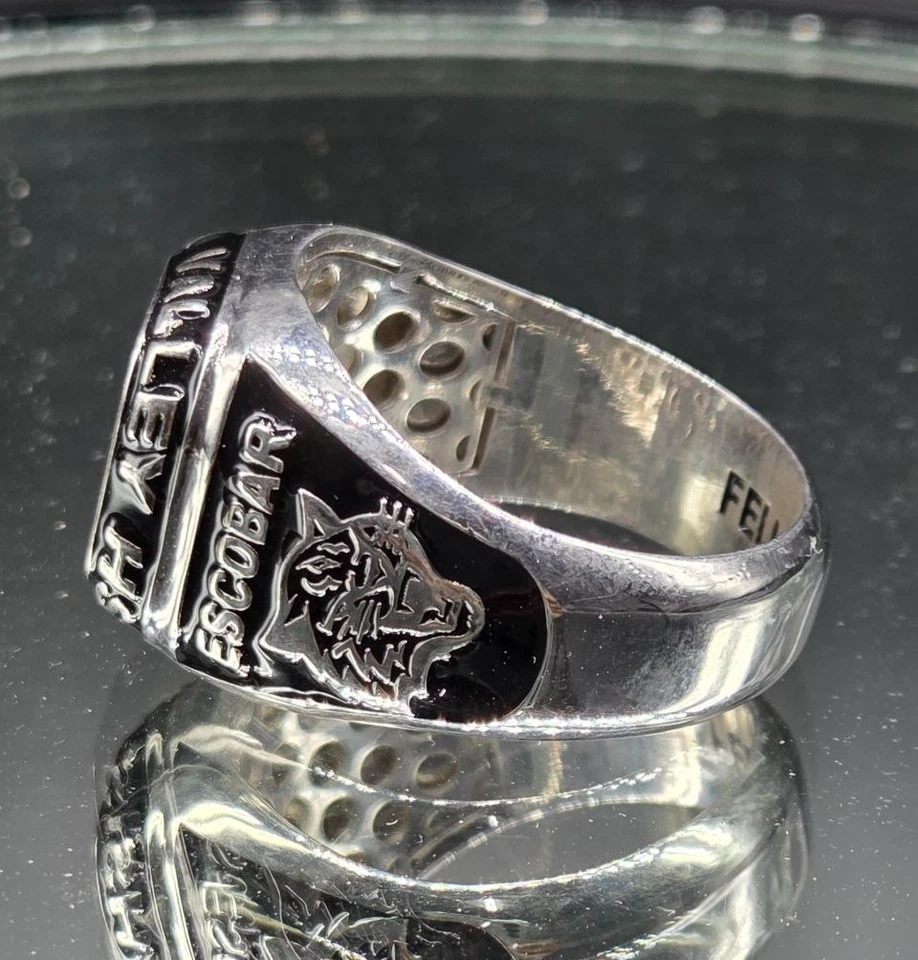 Anillo de graduación clase de 2025 para hombre gema cuadrada roja anillo personalizado clase secundaria Foto 2 de 4