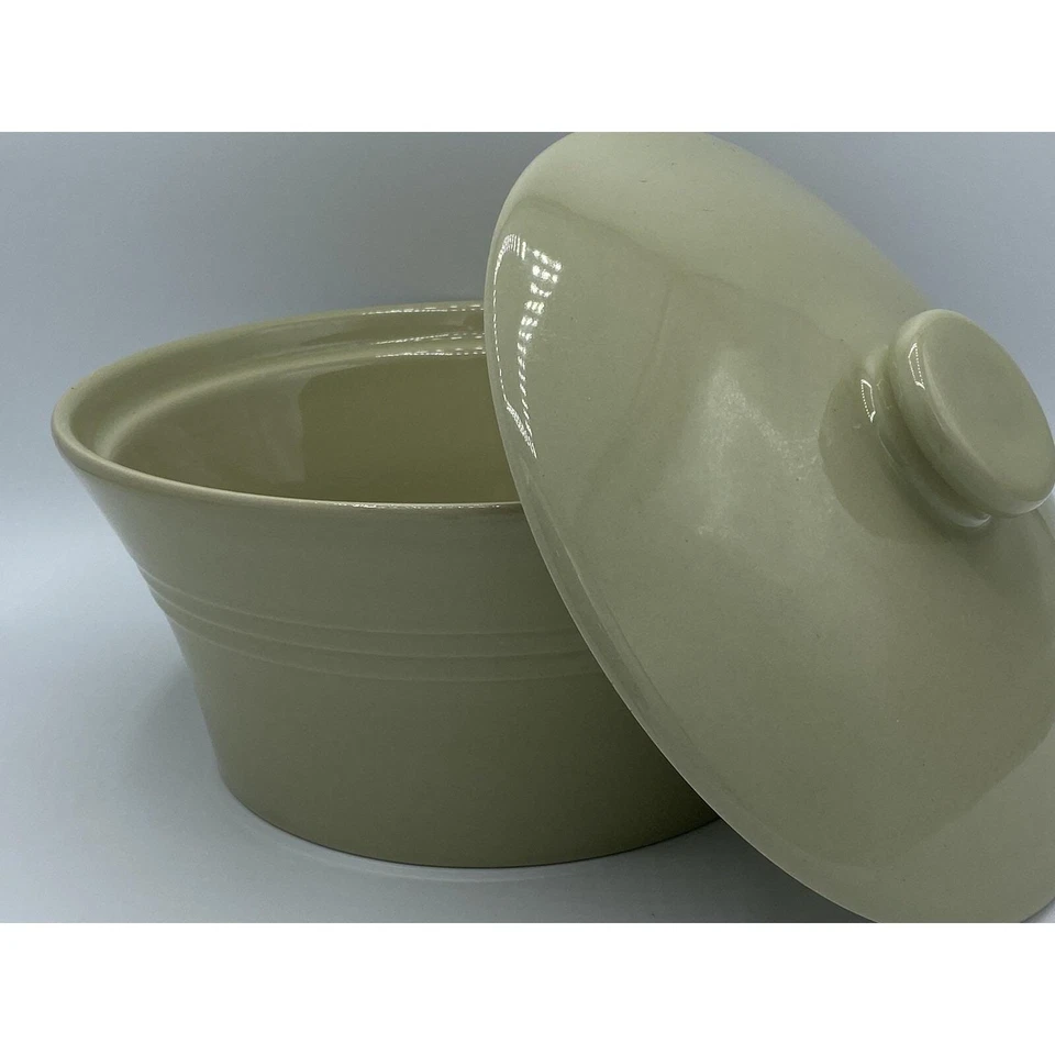 Cazuela profunda de cerámica Green Mason Cash de 2,5 litros Foto 2 de 3