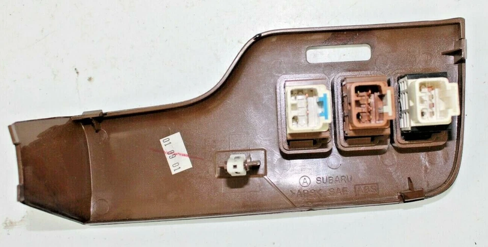 2000-04 SUBARU LEGACY OUTBACK CRUCERO FAROS ANTINIEBLA DESCONGELACIÓN TRASERO TABLERO MOLDURA PANEL OEM Foto 3 de 4