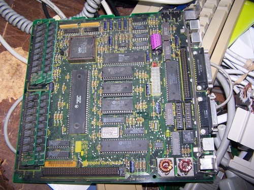 Macintosh SE Model M5011 with 120MB HD, 4MB RAM,800K Floppy, System 7.1 - Picture 4 of 8