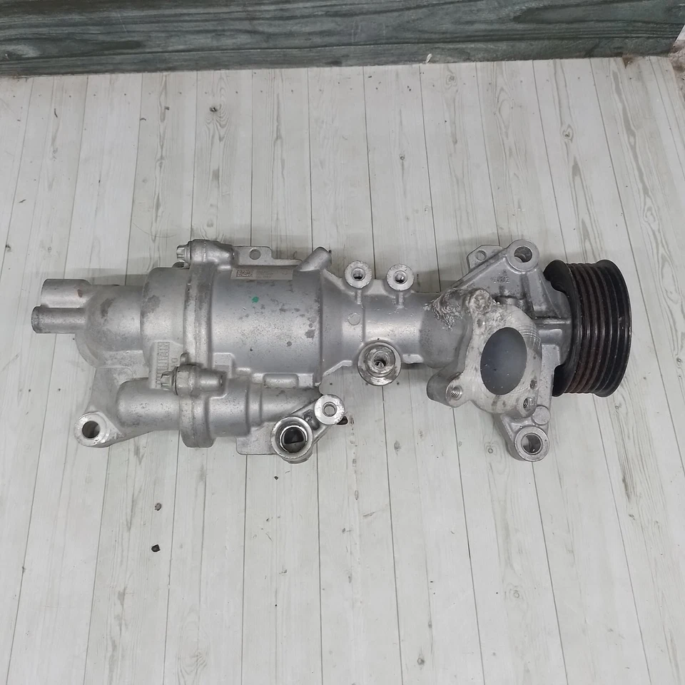 Bomba de agua de motor vintage A2712000601 para Mercedes Benz C200 NOS Foto 3 de 4