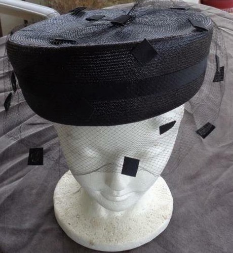 Pillbox Hat with Net Vail - Patrice 