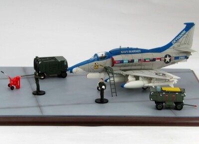 Hobby Master 1/72 Douglas A-4M ''The Last Skyhawk'' Air Base Diorama, HD0001
