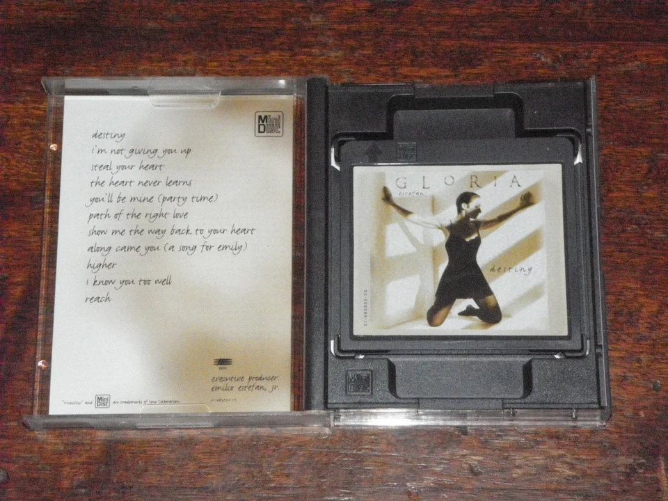 GLORIA ESTEFAN - DESTINY (MD MINIDISC ALBUM 1996) - Image 3 of 3