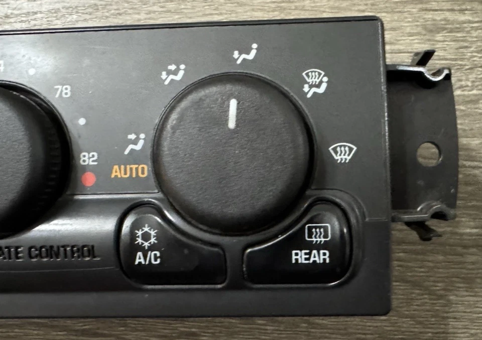 1999 - 2002 年凯迪拉克 ESCALADE BASE EXT 签名气候控制装置 15072169 — 第 4/4 张图片