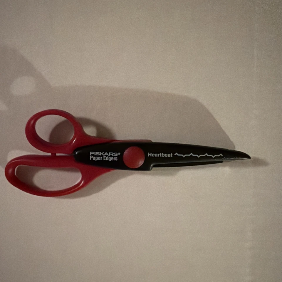 Lot Of 8 Fiskars Paper Scallop Scissors With Padded Carrying Case Scrapbooking - Image 3 of 4