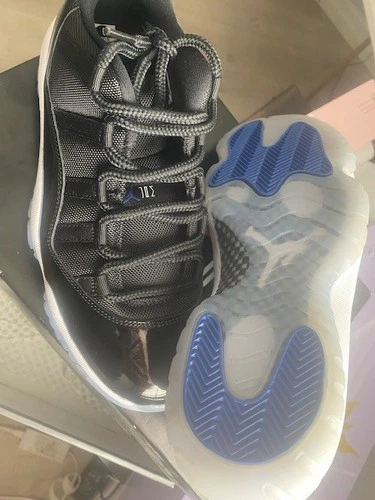 Jordan 11 Retro Low Space Jam - SIZE 9