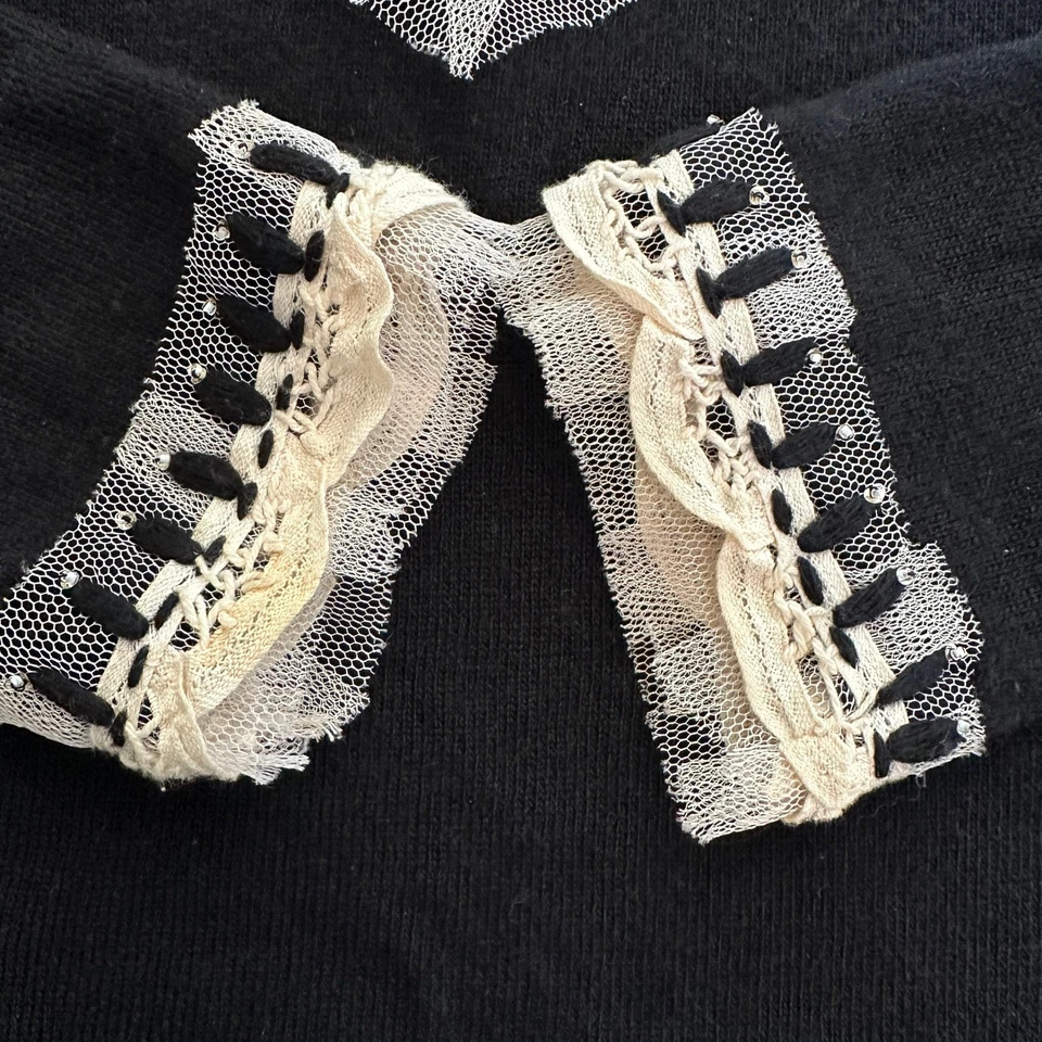 Suéter Sleeping on Snow Anthropologie Mujer M Negro Blanco Crochet Encaje Cuentas Foto 3 de 4