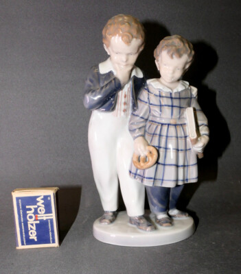 Royal Copenhagen Figur C. Thomsen ''Flight to America'' Nr. 1761. 21,0 cm