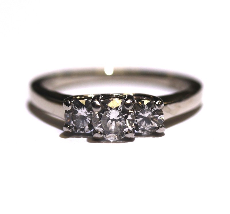14k white gold .80ct round diamond 3 stone ring 5.4g three anniversary vintage