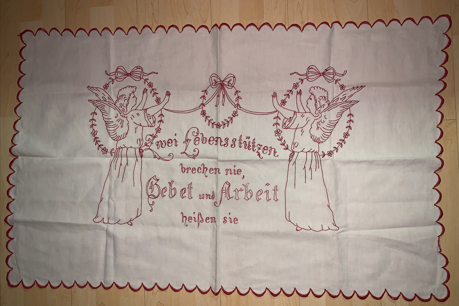 Jugendstil Leinen Stickerei Übertuch Decke Spruch um 1910 Shabby