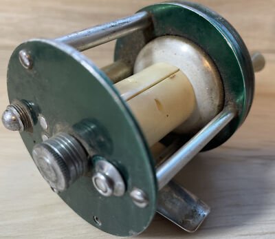 Vintage USA Bronson Lashless 1710 Level Wind Fishing Reel Works