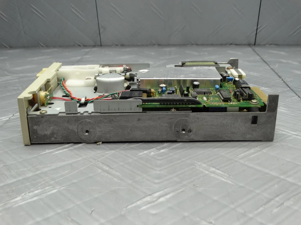 Unidad de disquete Panasonic JU-455-5 5,25 pulgadas DSDD 40 pistas beige (plástico agrietado) Foto 2 de 4