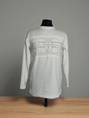 D&G's signature long-sleeved T-shirt is the perfect choice for a stylish look
