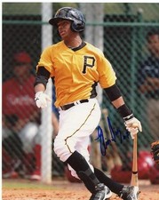 ELIAS  DIAZ   PITTSBURGH  PIRATES   ACTION  SIGNED   AUTOGRAPHED   8X10   PHOTO 