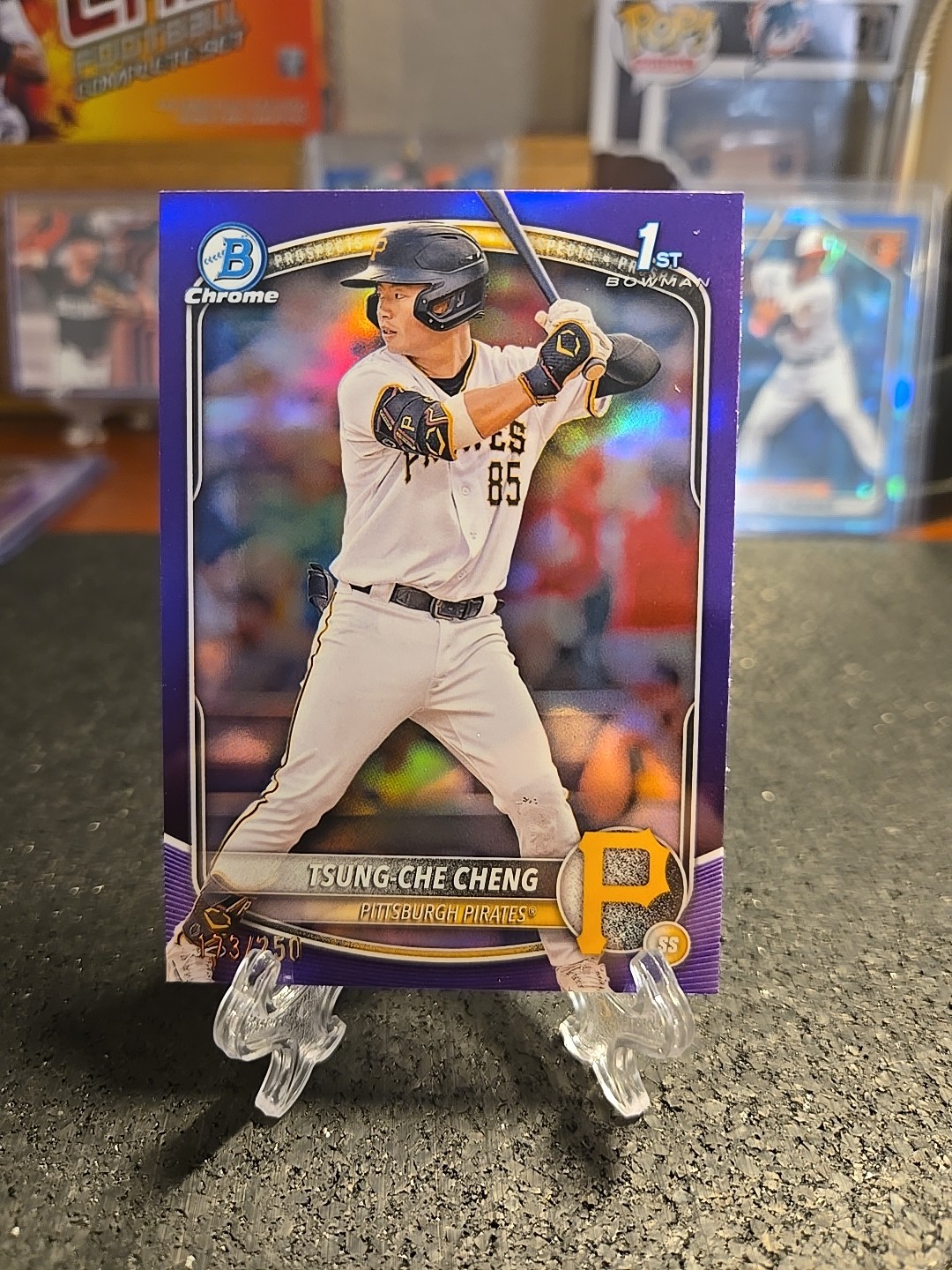 2025 BOWMAN TSUNG-CHE CHENG CHROME 1ST BOWMAN PURPLE GEOMETRIC REFRACTOR /250
