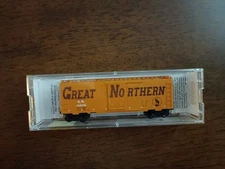 KADEE MICRO-TRAINS  40'  BOXCAR  GREAT NORTHERN NEW MINT 20166
