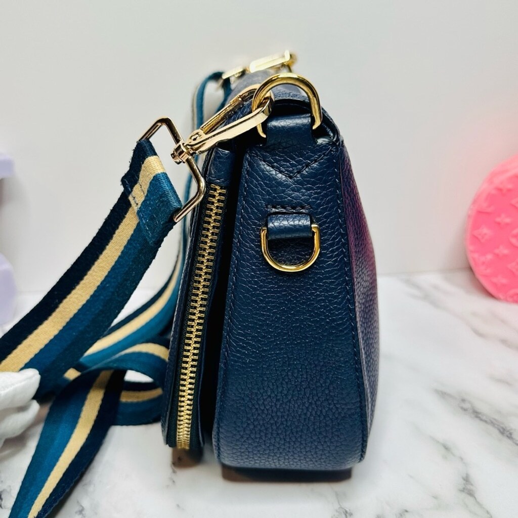 EUC Marc Jacobs Small Navy Blue Pebbled Leather Gotham Saddle Bag