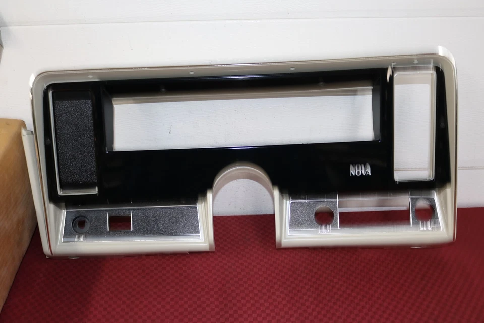 1973 1974 73 74 CHEVROLET NOVA NOS PAINEL DE INSTRUMENTOS MOLDURA GM 332206 - Imagem 3 de 4