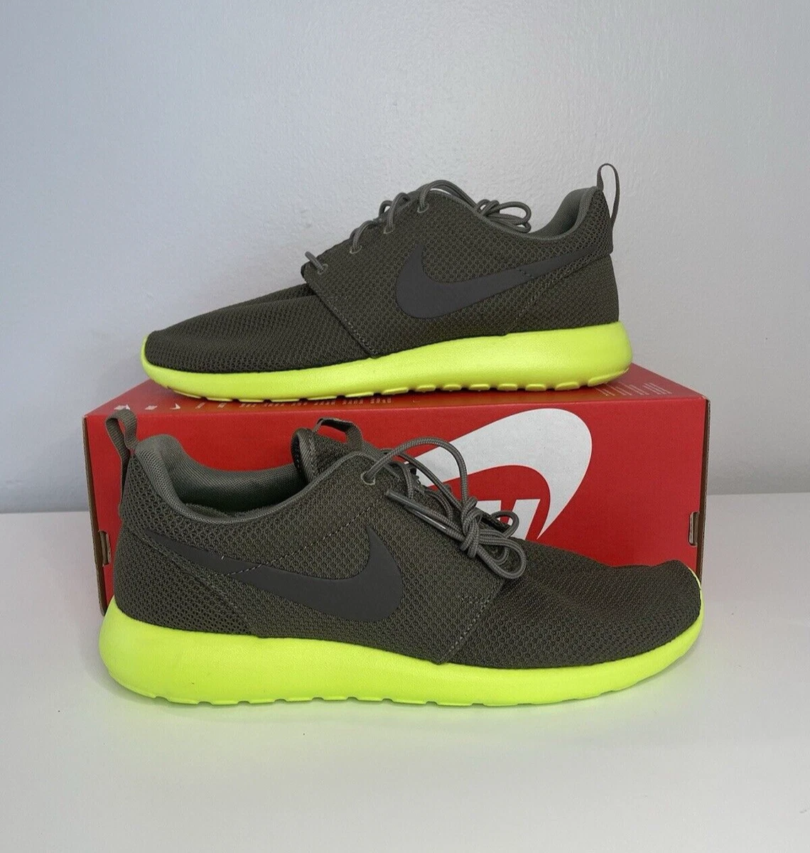 Nike Rosherun Tarp Green for Sale | Authenticity Guaranteed  display picture 1