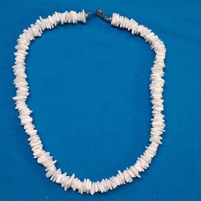Vintage Sea Shell Chip Lobster Clasp Collar Necklace