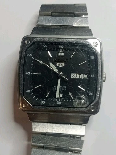 Mens Vintage Seiko 5 Automatic Watch Glass Chip 23 Jewels Used Glass Scratches