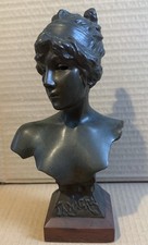 Buste de Femme en Bronze «  Tanagra «  Signé  E. Villanis