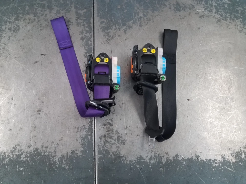 2012 Mercedes Benz AMG C 63 Front Seat Belt Partial Set #0967 G4 — 第 2/4 张图片