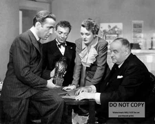 HUMPHREY BOGART & OTHERS IN "THE MALTESE FALCON" - 8X10 PUBLICITY PHOTO (EE-348)