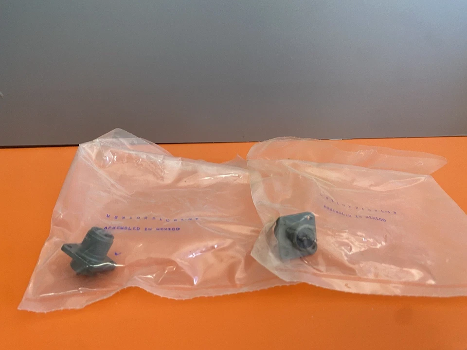 Bendix Circular MIL Spec Connector 2P Box Mount Receptable MS3102R10SL-4P Qty 2 - Image 2 of 4