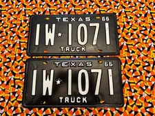 1966    TEXAS    TRUCK       LICENSE    PLATES   1W1071