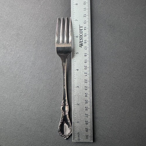 Oneida Mansion Hall Dinner Fork Stainless Flatware Silverware HH Distinction - Picture 12 of 12