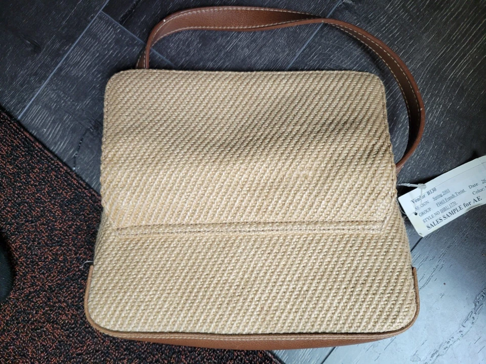 Nuevo con etiquetas Cartera Liz Claiborne Primera Edición Pequeña Marrón/Tostado/Tejida Natural Foto 4 de 4