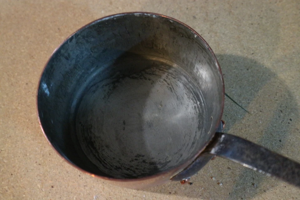 ancienne casserole en cuivre marqué L. TENDRERIE - Photo 2/4